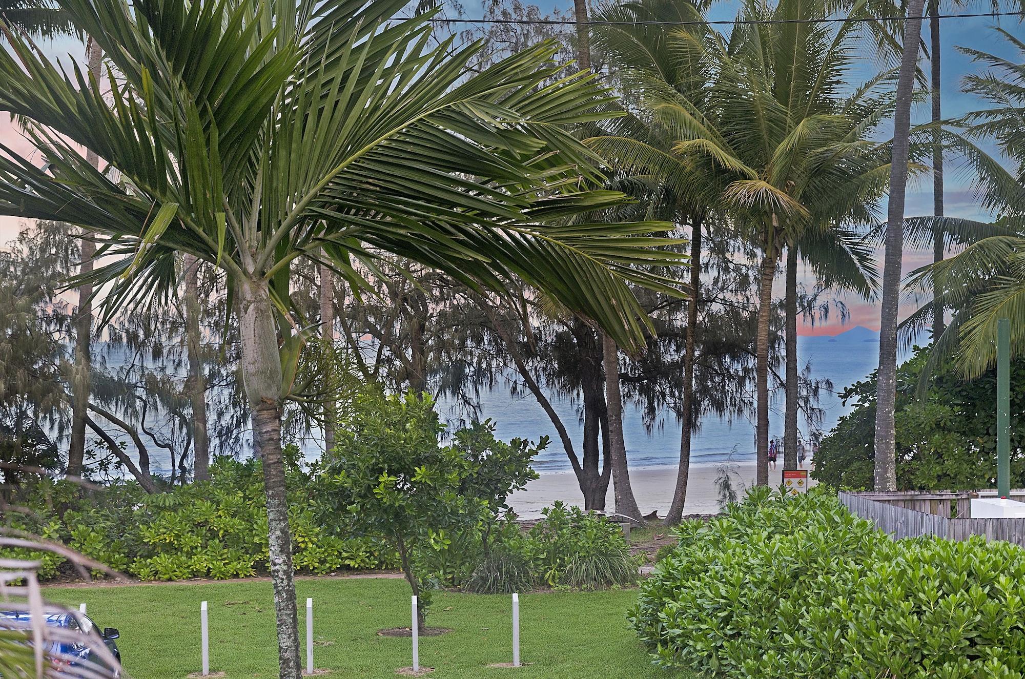 By The Sea Port Douglas Exterior foto